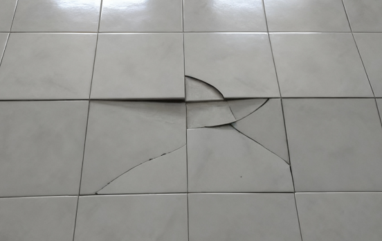 高粘度陶瓷胶在瓷砖压机底板防护中起到哪些作用？