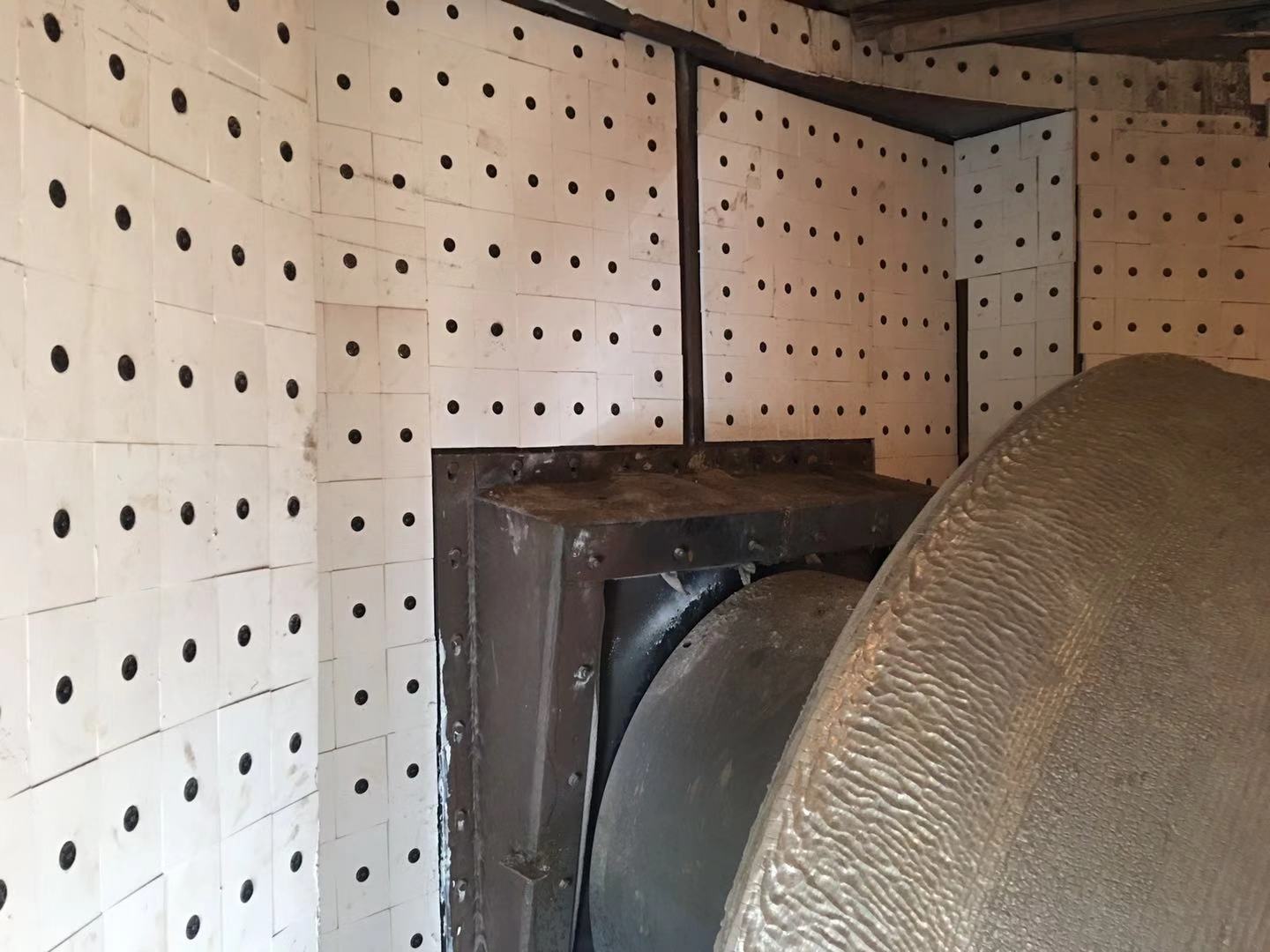 耐磨陶瓷可以解决气力输灰管道易磨损的难题吗?