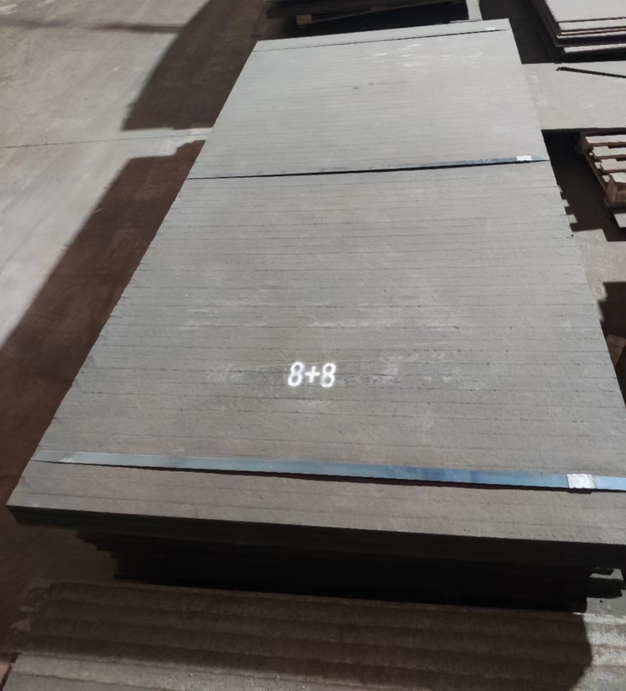 堆焊耐磨板在溜槽设备中的使用寿命分析