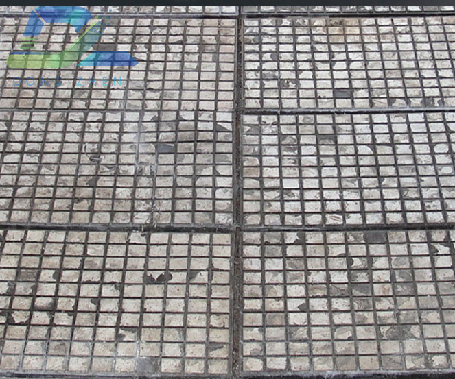 橡胶复合耐磨板和钢铁衬板运用到港口卸船机料斗的性能对比